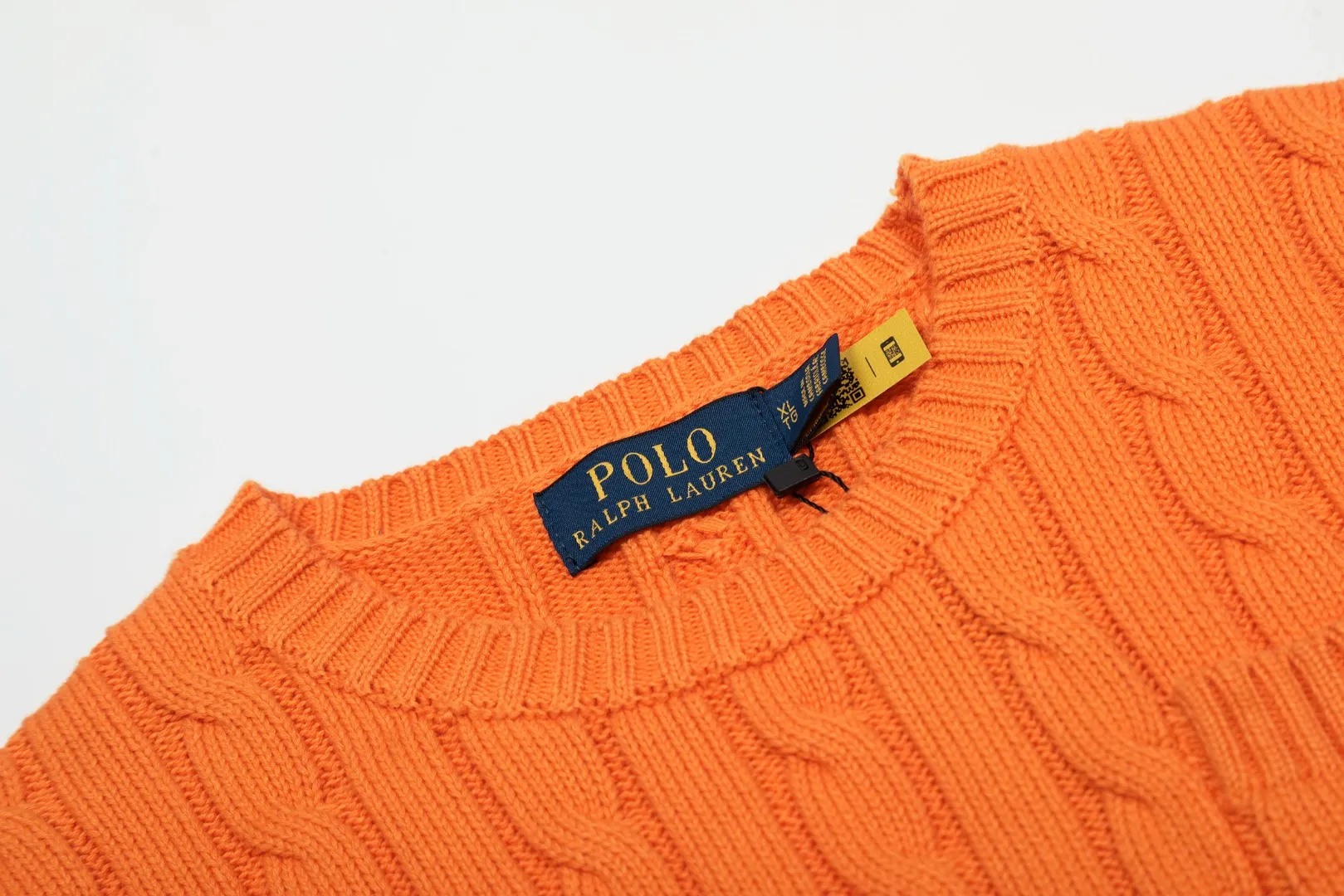 P154 💰 "Top quality" Style number: DS222# (not off the shelves all year round) [Ralph Lauren round neck pocket style solid color pony embroidered logo knitted short sleeves] ✅Ralph Lauren Ralph Lauren classic basic pocket all-match style goddess knitted short sleeves for all seasons ✅Main supplier platform live broadcast Wholesale entity Replenish when out of stock Not off the shelf ✅ZP quality 1:1 version Scan the code to enter the GF website Counter quality ✅Details and quality are the only one in Guangzhou. Imported quality cotton yarn, focusing on high-end, cost-effective, good quality needless to say. ✅The version is restored to the original order. The maximum size can be worn up to 160 pounds. Loose, comfortable and stress-free. ✅The upper body is simple and easy to match. A must-have for goddess ootd. Good-looking clothes are never picky. A must-have in the goddess’ wardrobe. Size: S-XL. Color: White, almond, purple, orange, gray, yellow, black, khaki, pink, navy, rose, green. Chinese red olive green light blue white label light blue blue label